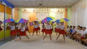 Танец " На что похожи зонтики" - подготовительная группа