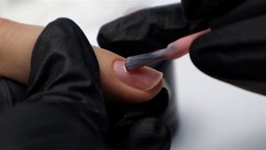 Укрепление мягких и тонких ногтей ✔️ Аппаратный маникюр и очень быстрый дизайн гель-лаками ✔️