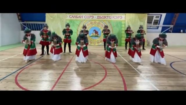 Эгэрдэ ункуутэ Мичилий ансаамбыл