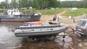 Как в одиночку погрузить лодку на прицеп? Видео на 20 секунд! ?
