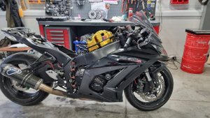 Kawasaki ZX10R VS Tesla PLAID. 1/4 mile 9.44