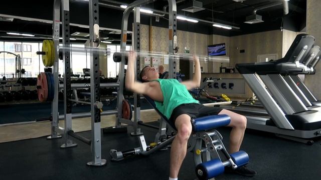 Жим лежа на наклонной скамье смотреть онлайн