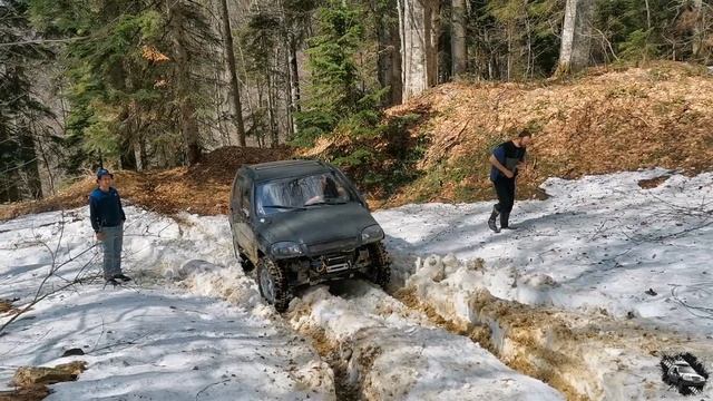 Поездка на Грачевский перевал на 3-х Шнивах, ремонт редуктора в лесу смотреть онлайн