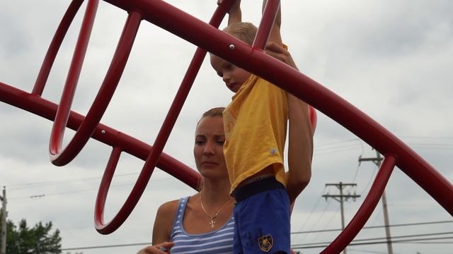 ? Играем на Детской Площадке в Америке – Видео для Детей влог entertainment смотреть онлайн