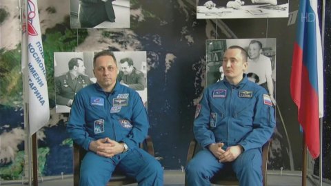 Космонавты Антон Шкаплеров и Петр Дубров рассказал...том, как проходили на МКС съемки фильма "Вызов"