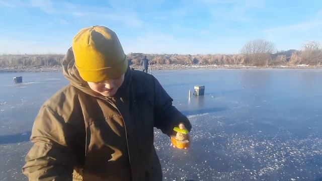 рыбалка первый лед, р. Ока смотреть онлайн