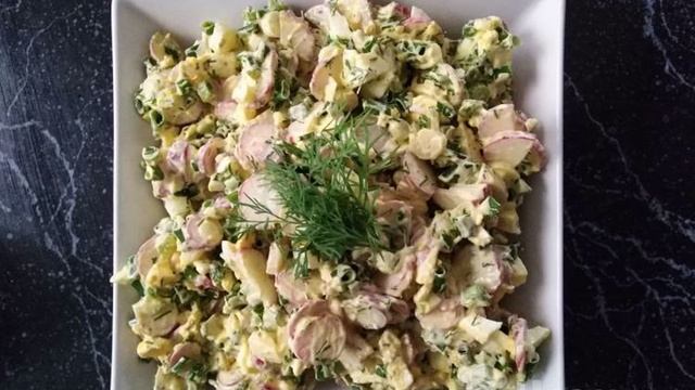 Салат с редиской и яйцом