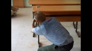 В школе. Парты для первоклашек.