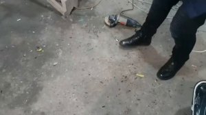 Герметик на двери.