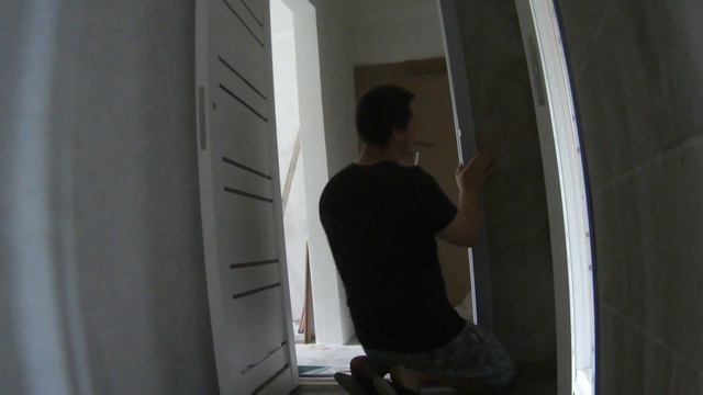 Кладу ламинат на пенополистирол.