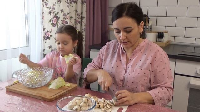 Салат с капустой Готовится на раз два три смотреть онлайн