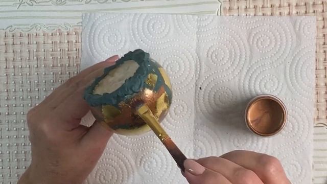 Декор, декупаж пасхального яйца.Decor, decoupage of an Easter egg. смотреть онлайн