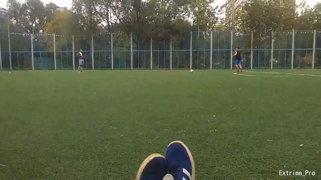 на газоне
