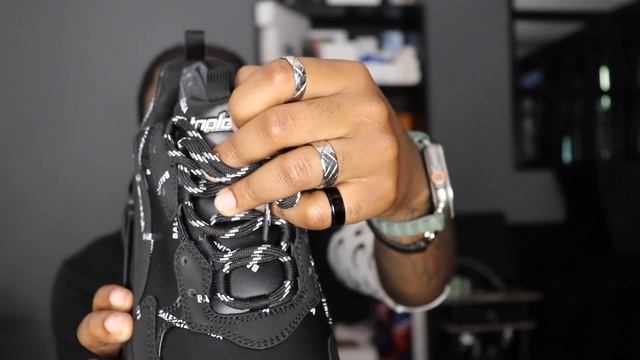 HOW TO STYLE: BALENCIAGA TRIPLE S | ON FEET + REVIEW‼️ смотреть онлайн