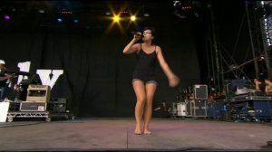 Lily Allen - Smile (live V festival 2009)