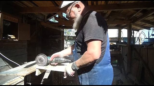 Потолочную балку, в деревенский дом делаю в старинном стиле своими руками... смотреть онлайн