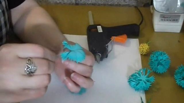 Шарообразные резные цветы из иранского фоамирана