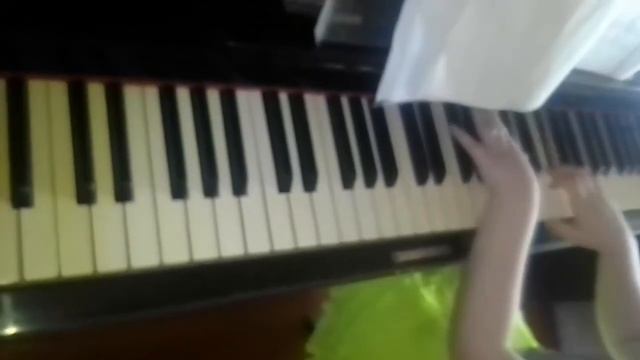 Играю на пианино, Вальс, учителю спасибо что занимается со мной даже не в рабочее время. смотреть онлайн
