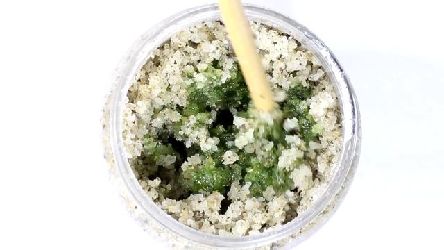 ЭТОТ СКРАБ ВЫЛЕЧИТ ЛЮБУЮ ПРОСТУДУ / Как сделать солевой скраб в домашних условиях смотреть онлайн