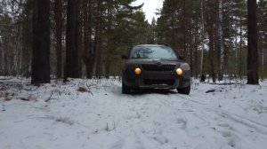 Шкода Йети в лесу Skoda Yeti in the forest