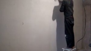 Подготовка стены первым слоем шпаклёвки на здир. 25 февраля 2016 год.