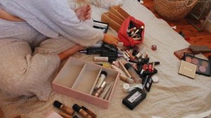 ORGANISING & DECLUTTERING MY MAKEUP COLLECTION| Cheap and easy way to store your makeup!