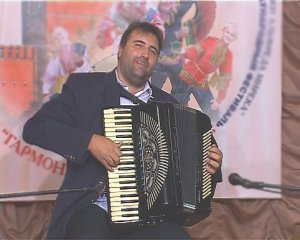 Под небом Парижа.