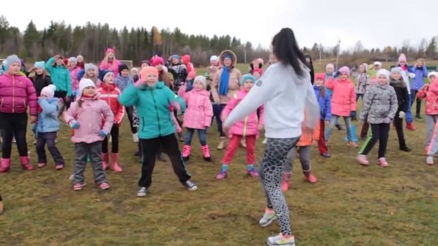 Зумба на "Проводах лета" с лимоном. ZUMBA в исполнении детей смотреть онлайн