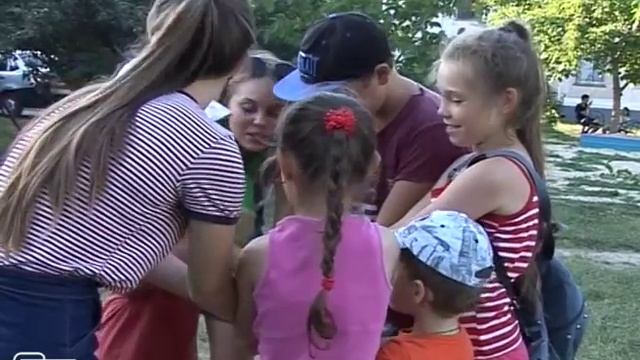 Детские дворовые площадки собирают друзей смотреть онлайн