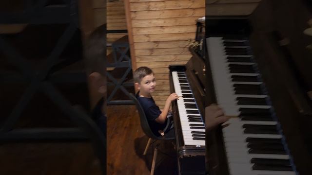 Пианино Diederichs Freres само притягивает к себе и раскрывает талант смотреть онлайн