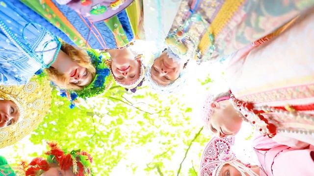 Выступление театра костюма "Хоровод" на празднике, посвященном Дню России 12 июня 2022 г. часть 3. смотреть онлайн