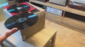 Cамое важное при покупке б/у винила! Открыли - оценили.