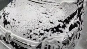 Активная пена на тёплой мойке самообслуживания.Self-service car Wash.