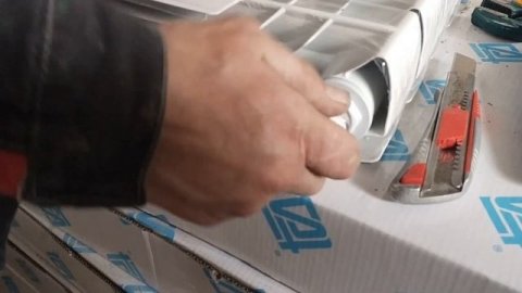 Подготавливаем биметаллический радиатор к установке!