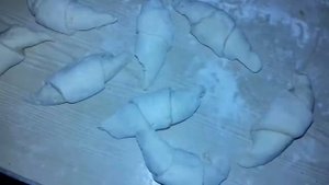 Круассаны из слоеного теста в мультиварке! Круассаны со сгущёнкой