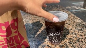 Пробую Макдональдс в Америке и в России! Где McDonald's вкуснее?