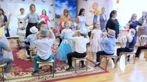 Танец с мамами "Шляпки".Муз.рук.Е.Рабская