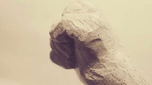 Резьба по дереву, брелок на ключи - "Кулак".