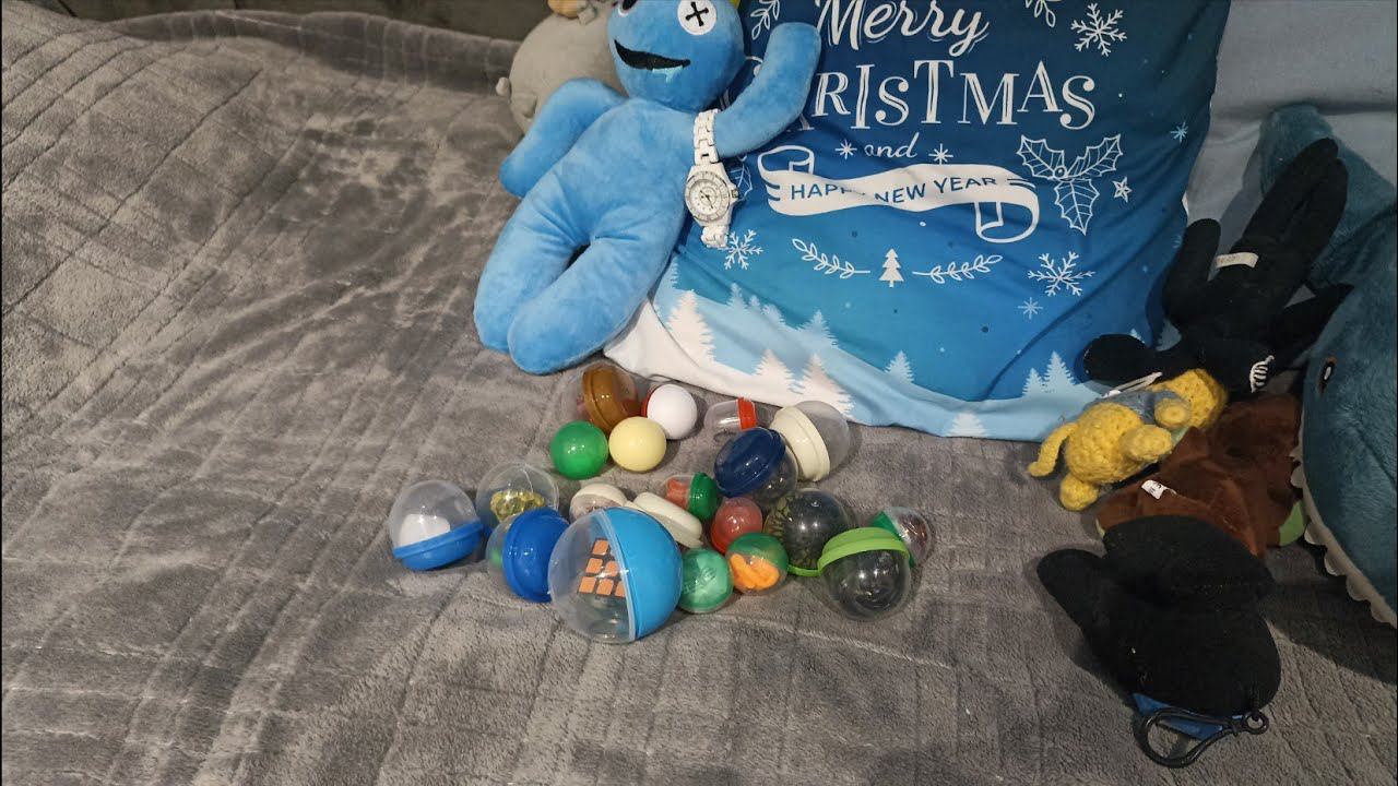 Купил 20 разных ИГРУШЕК С АВТОМАТОВ на 44 монетки десятки!(Челлендж) смотреть онлайн