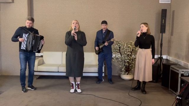 Песня греющая душу осенним теплом и красивым голосом // Золотая листва // Людмила Николаева