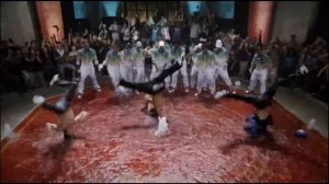 Танцевальный баттл на воде. Момент из фильма - Шаг вперед 3.