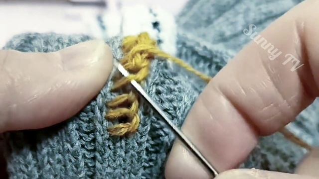 With Just a Sewing Needle, You Can Perfectly Repair the Holes in Knitted Sweaters By Yourself смотреть онлайн
