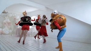 Шоу балет с номером "У Самовара я и моя Маша"