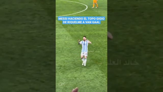 Messi doing Riquelmes Topo Gigio celebration in front of Van Gaal after scoring!