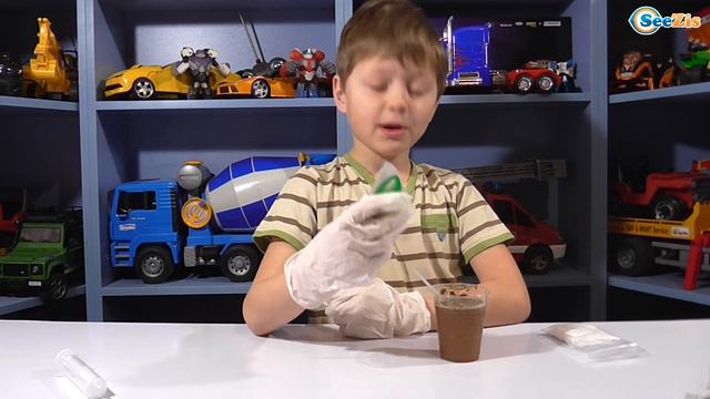 BRUDER Машинка Трактор. Игорек проводит новые химические опыты. Сумасшедшие Ученые. Tiki Taki Boys смотреть онлайн