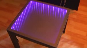 Столик ikea с эффектом бесконечности