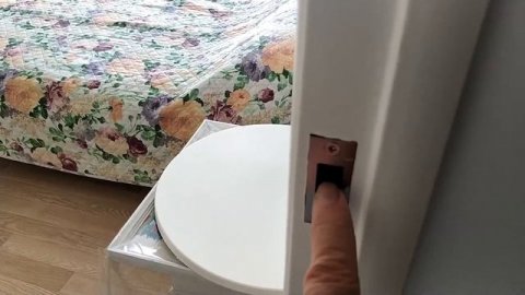 Решение проблемы с дверной магнитной защелкой.