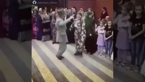Ингушский старик танцует часть 2.