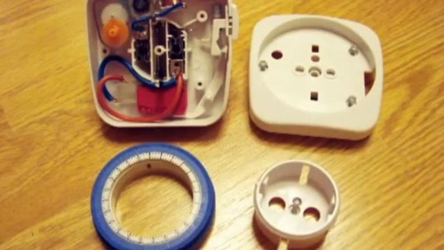 Розетка с таймером (суточная) ТМ32 или электромеханический таймер. Что внутри? смотреть онлайн