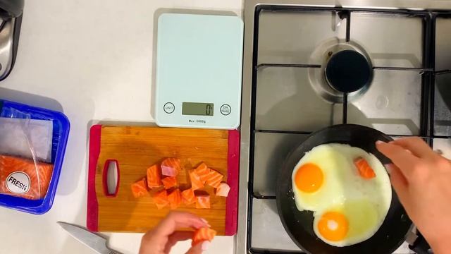 КЕТО ЗАВТРАК ? с яйцами, лососем и брокколи ? 441 ккал.